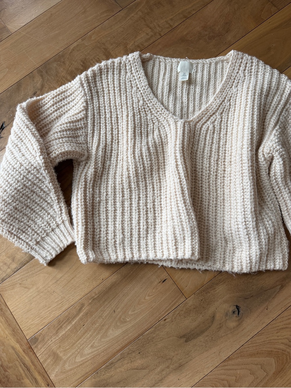 H&M V-Neck Chunky Knit Sweater - Light Cream, size XS